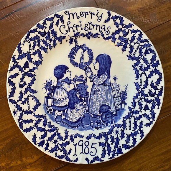 Royal Crownford Christmas‎ Plate 1985 blue & white